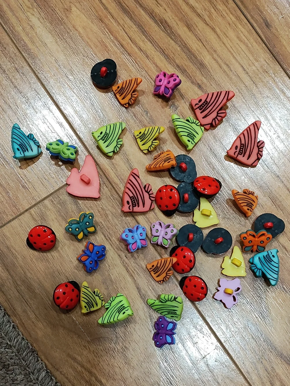 Source Unknown Multicolor Kids Buttons - Butterflies, Ladybugs & Fish